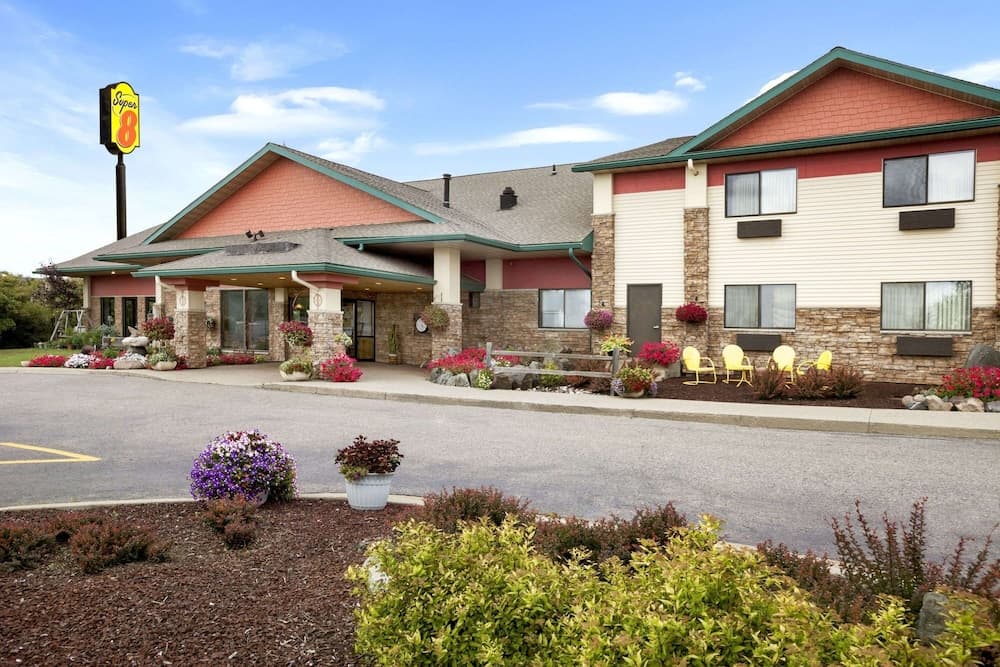 Super 8 by Wyndham Eveleth