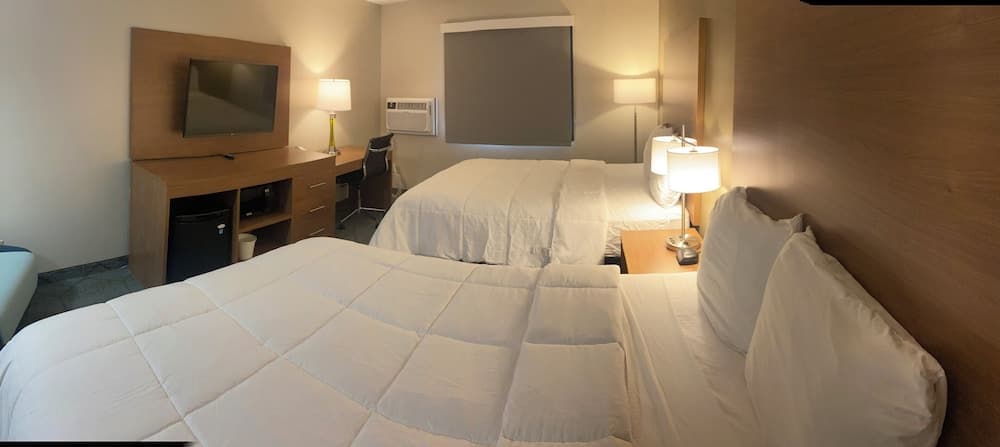 Baymont by Wyndham Oshkosh Airport