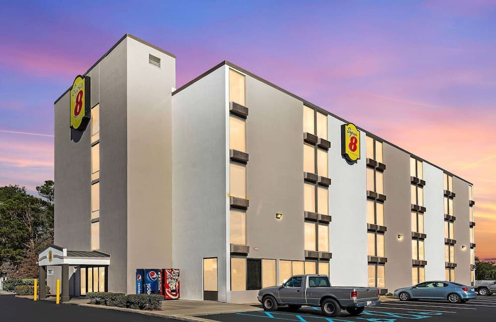 Super 8 by Wyndham Myrtle Beach/Market Common Area