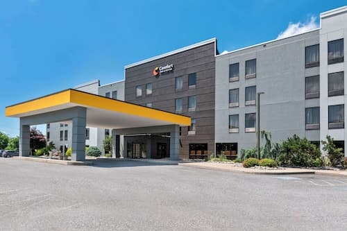 Comfort Inn & Suites York North