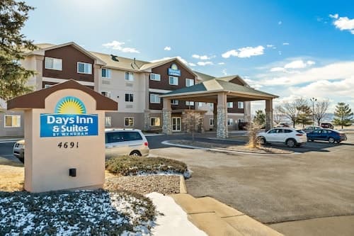 Days Inn & Suites by Wyndham Castle Rock
