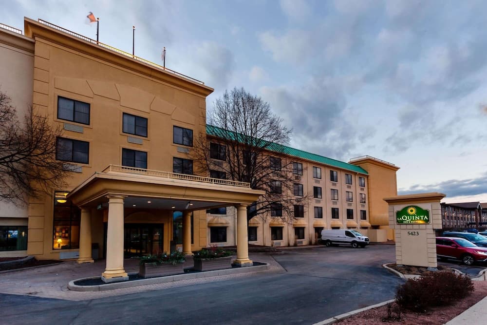 La Quinta Inn & Suites by Wyndham Milwaukee Bayshore Area
