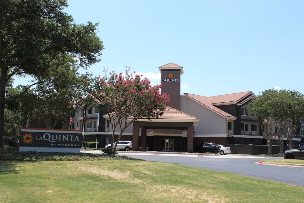 La Quinta Inn & Suites by Wyndham Dallas - Addison Galleria