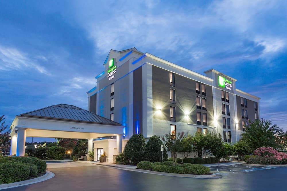 Holiday Inn Express Hotel & Suites Wilmington-University Ctr by IHG