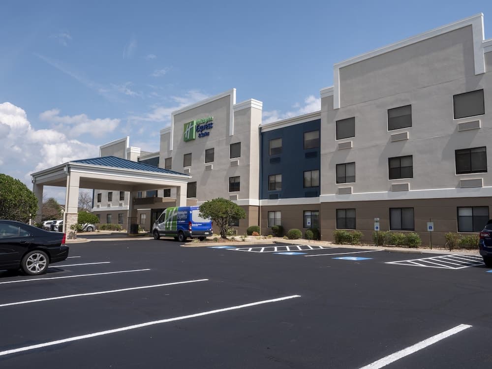 Holiday Inn Express & Suites Greenville Airport by IHG