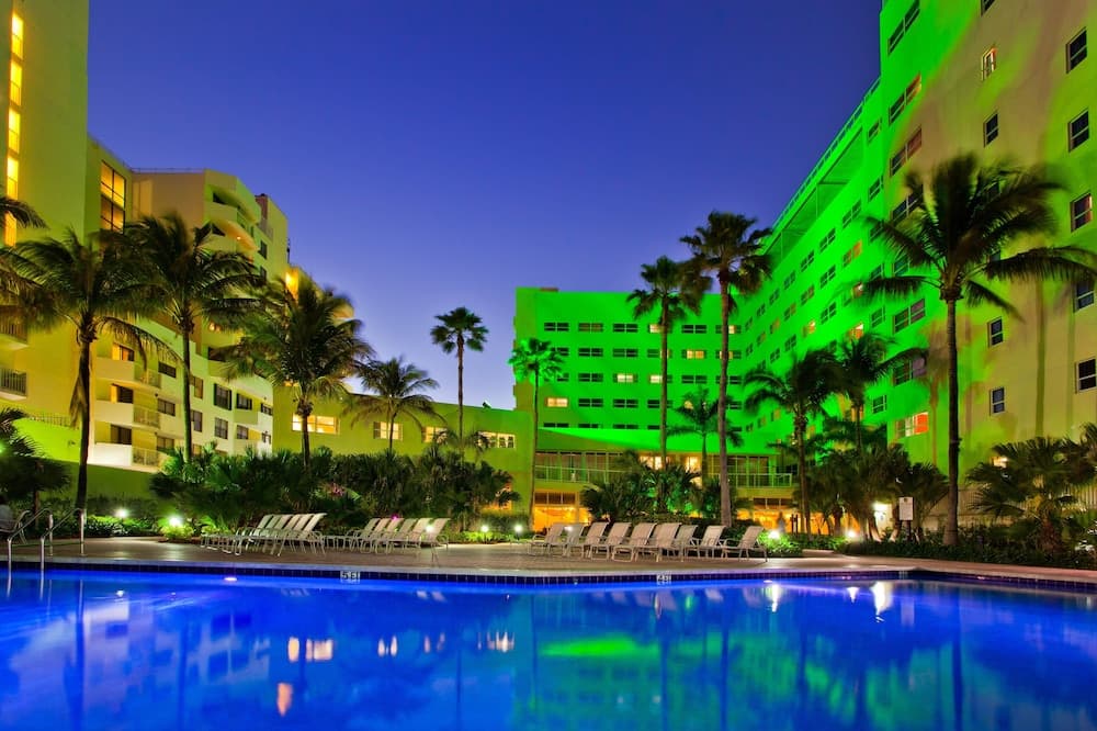 Holiday Inn Miami Beach - Oceanfront by IHG