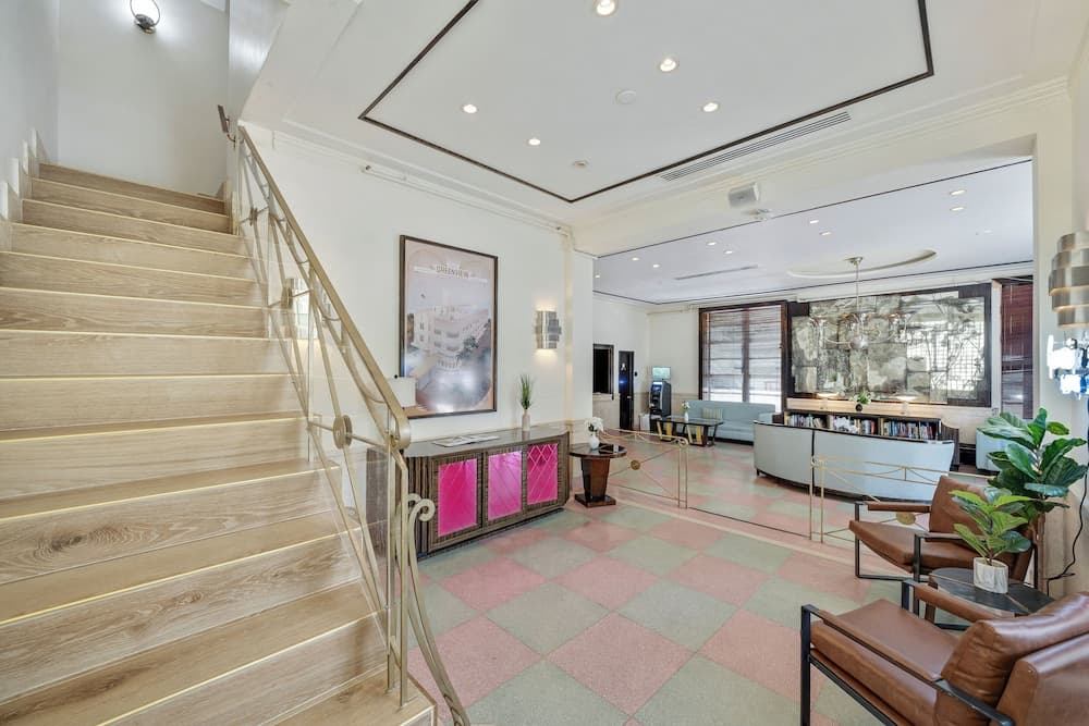 Greenview Hotel by Lowkl