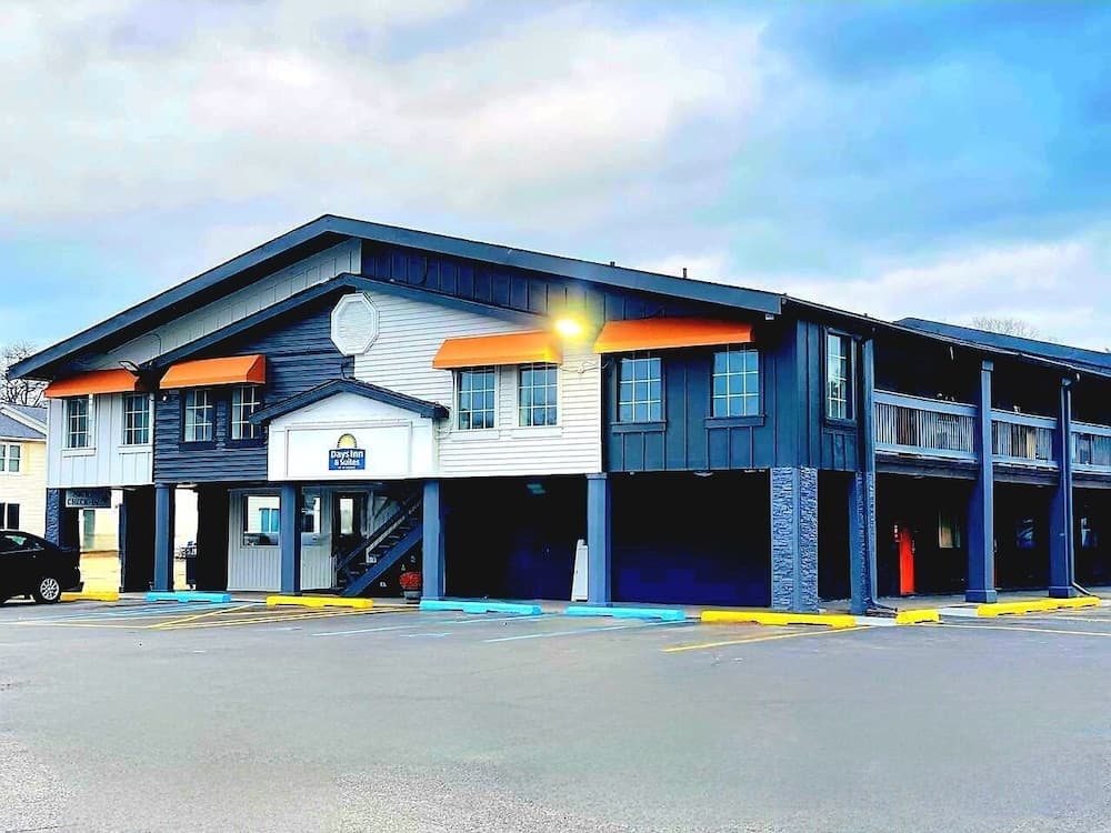Days Inn & Suites by Wyndham Port Huron