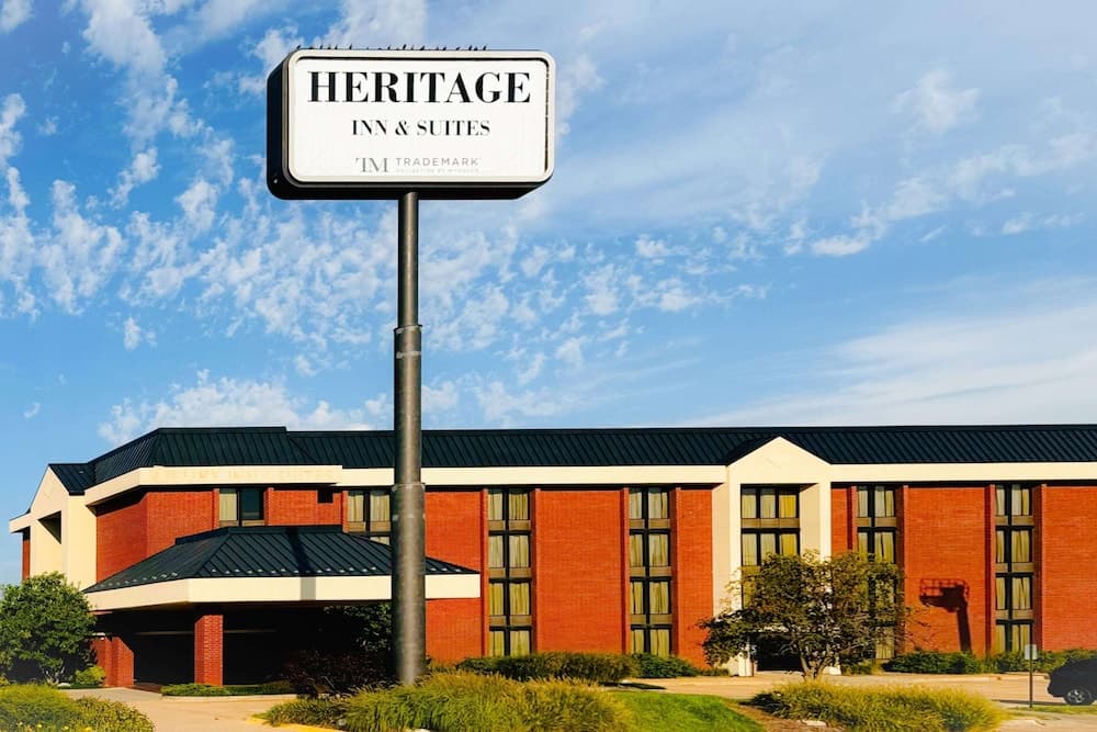 Heritage Inn & Suites St. Louis/Fenton, Trademark by Wyndham