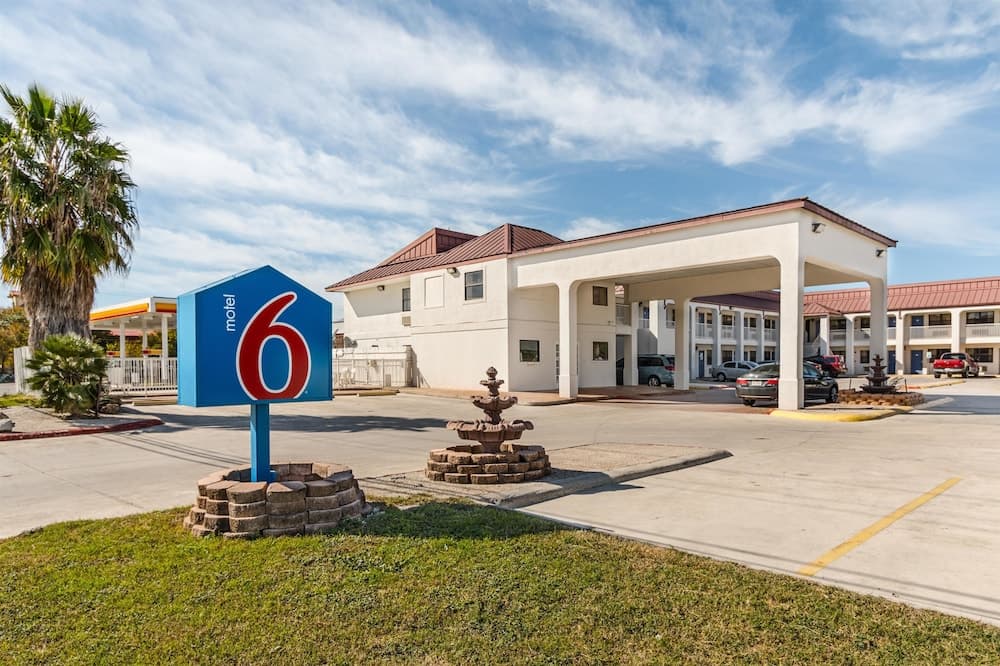 Motel 6 San Marcos, TX - North