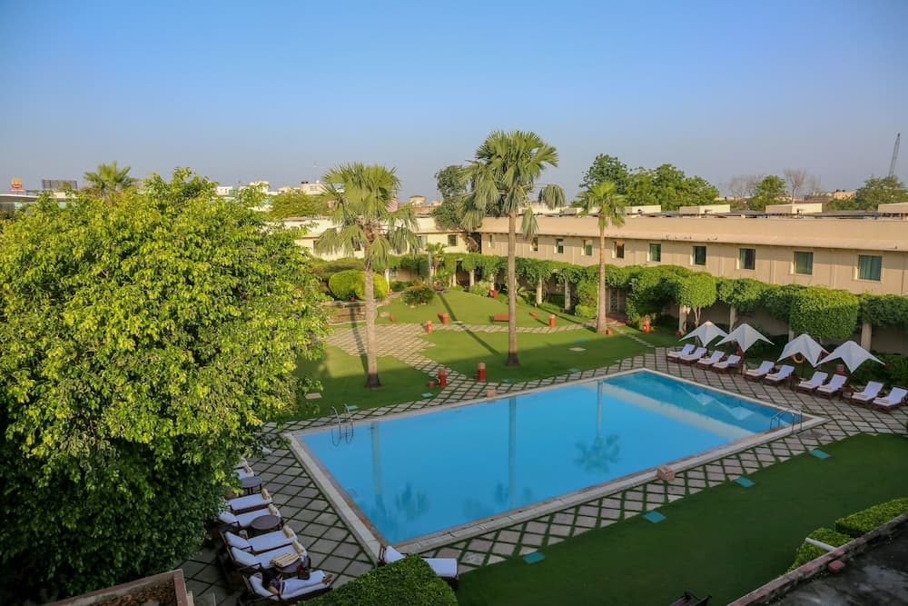 Trident, Agra