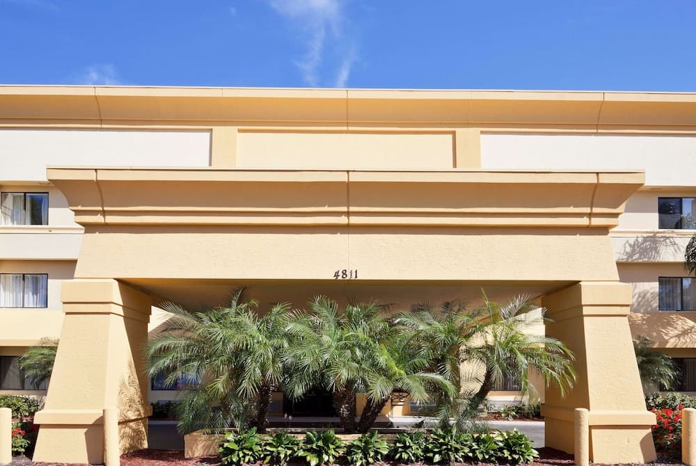 La Quinta Inn & Suites by Wyndham Tampa Fairgrounds - Casino