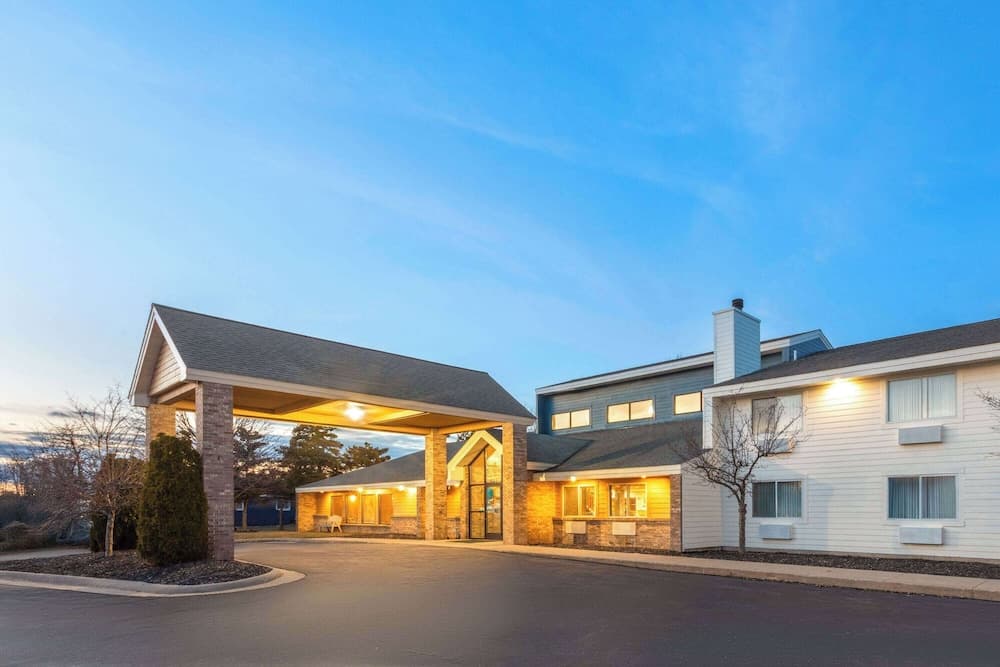 AmericInn by Wyndham Oscoda Near AuSable River