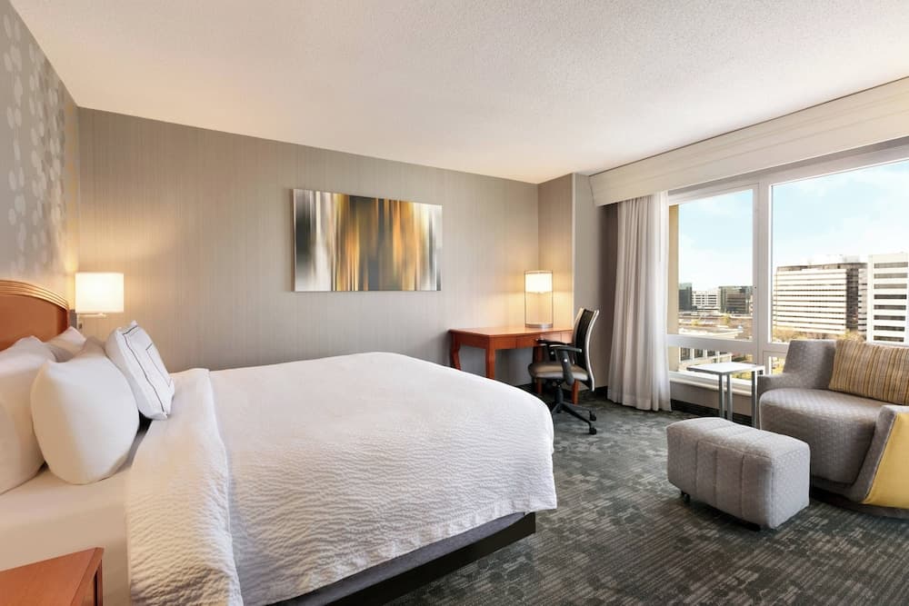 Courtyard by Marriott Tysons McLean