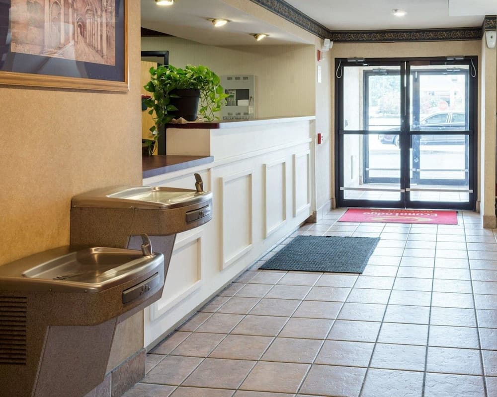 Econo Lodge Near Fort Gregg-Adams I-295