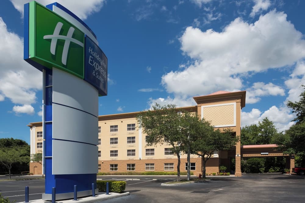 Holiday Inn Express Suites Plant City by IHG