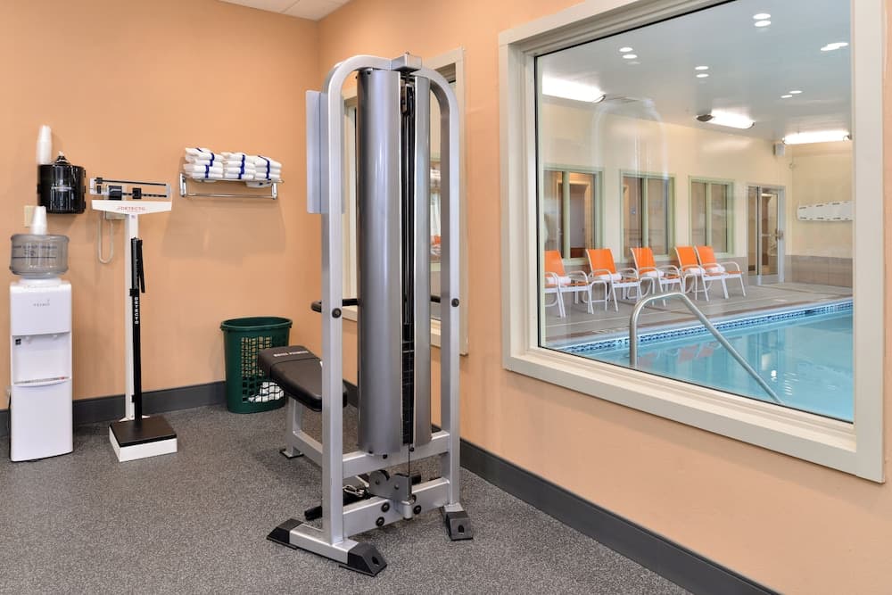 Holiday Inn Express Hotel & Suites Cincinnati-Blue Ash by IHG