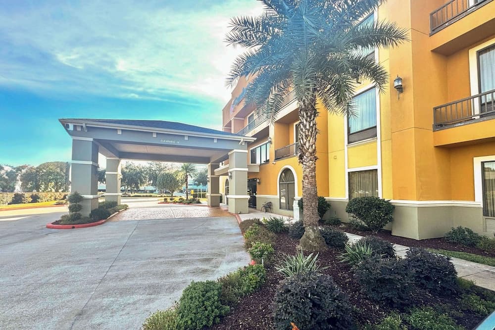 Comfort Suites Westchase Houston Energy Corridor