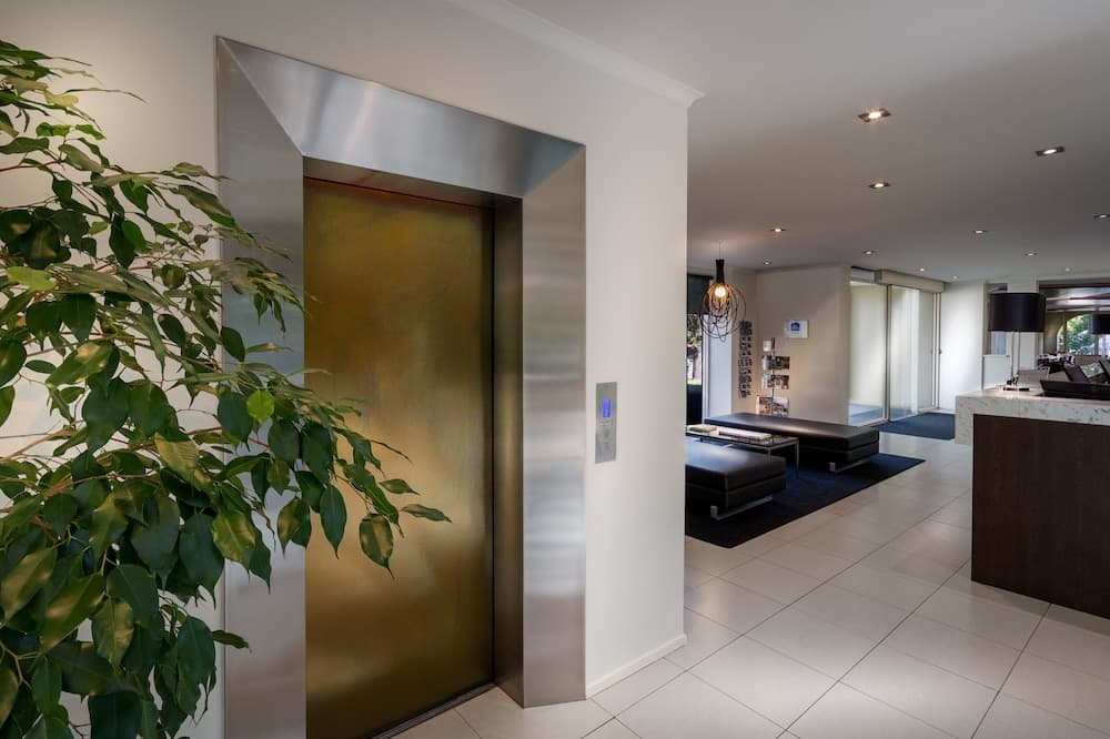 Best Western Plus Travel Inn Hotel