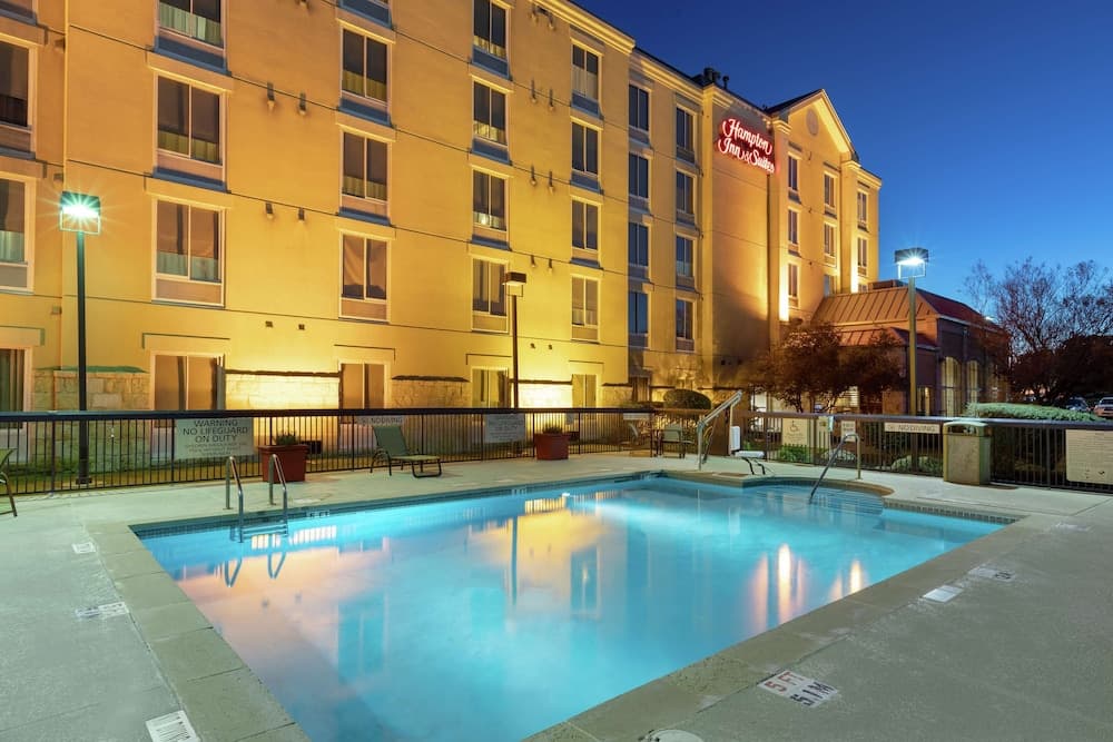 Hampton Inn & Suites Austin-Airport
