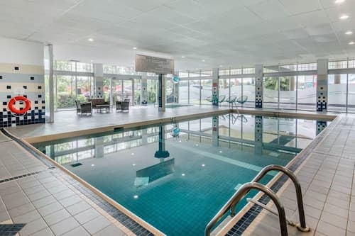 Super 8 by Wyndham Macleod Trail Calgary