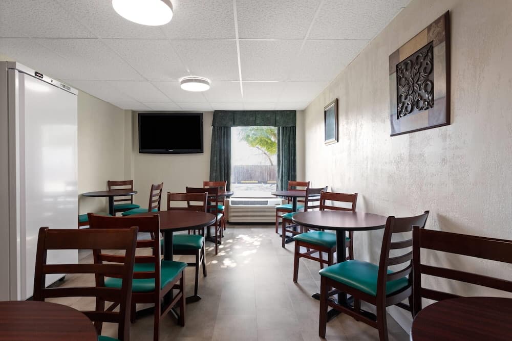 Super 8 by Wyndham Columbus