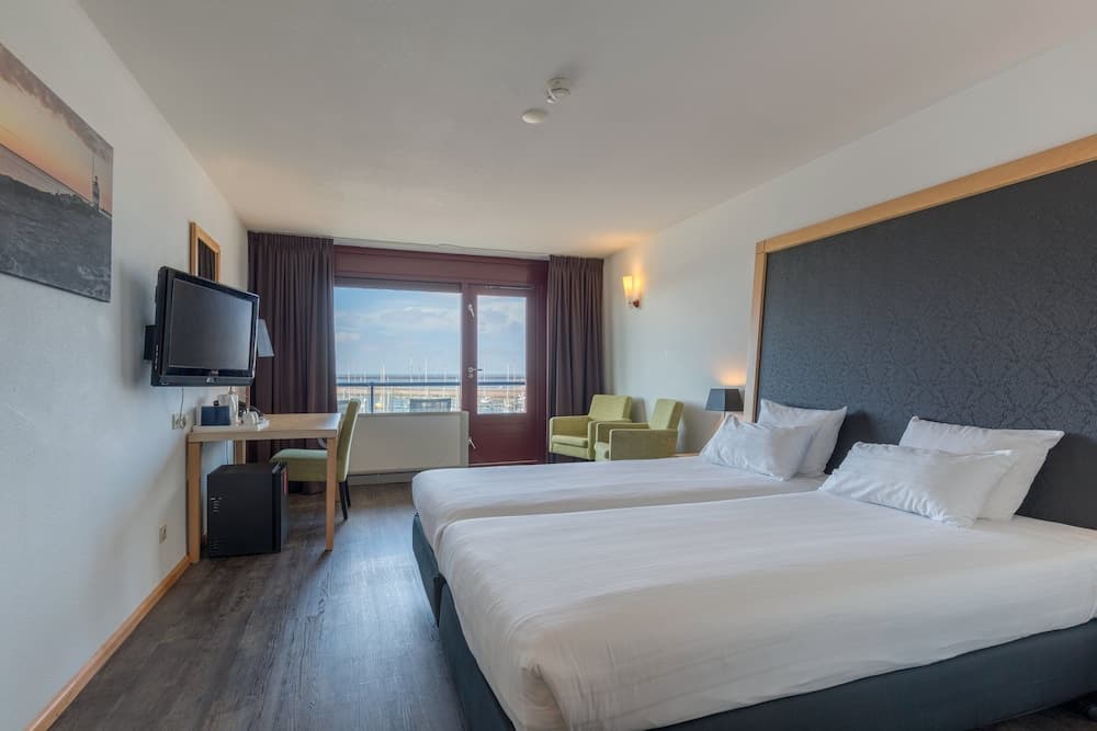 Leonardo Hotel IJmuiden Seaport Beach
