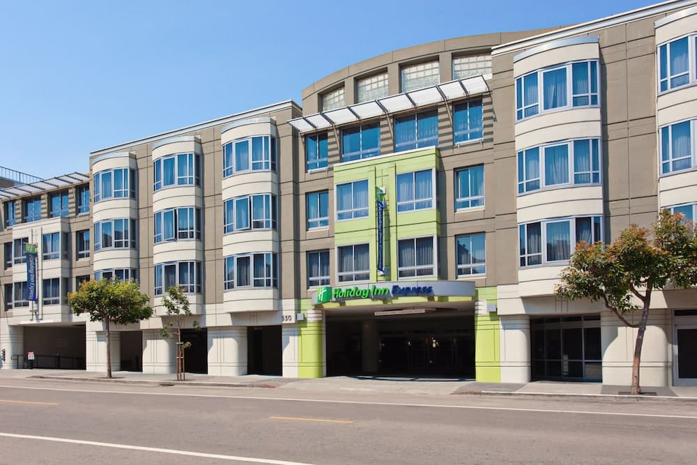 Holiday Inn Express and Suites Fisherman's Wharf by IHG