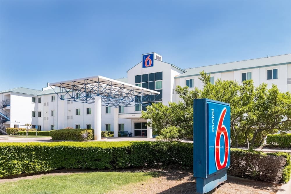 Motel 6 Irving, TX - DFW Airport North