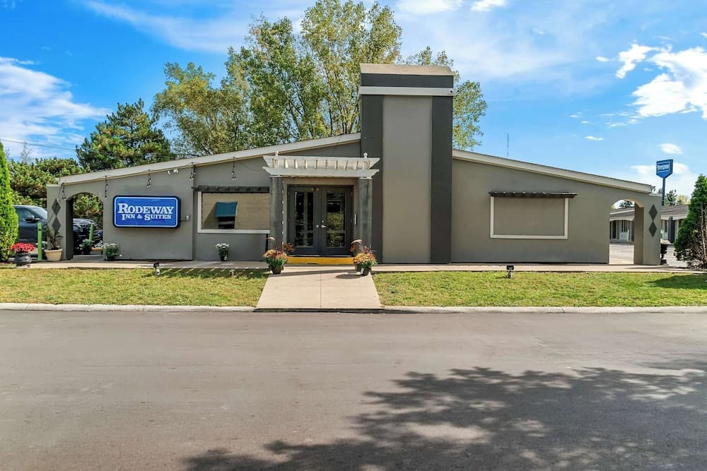 Rodeway Inn & Suites