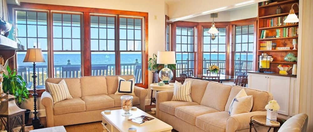 Elizabeth Pointe Lodge