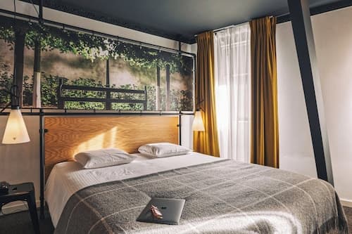 Zoom Hotel
