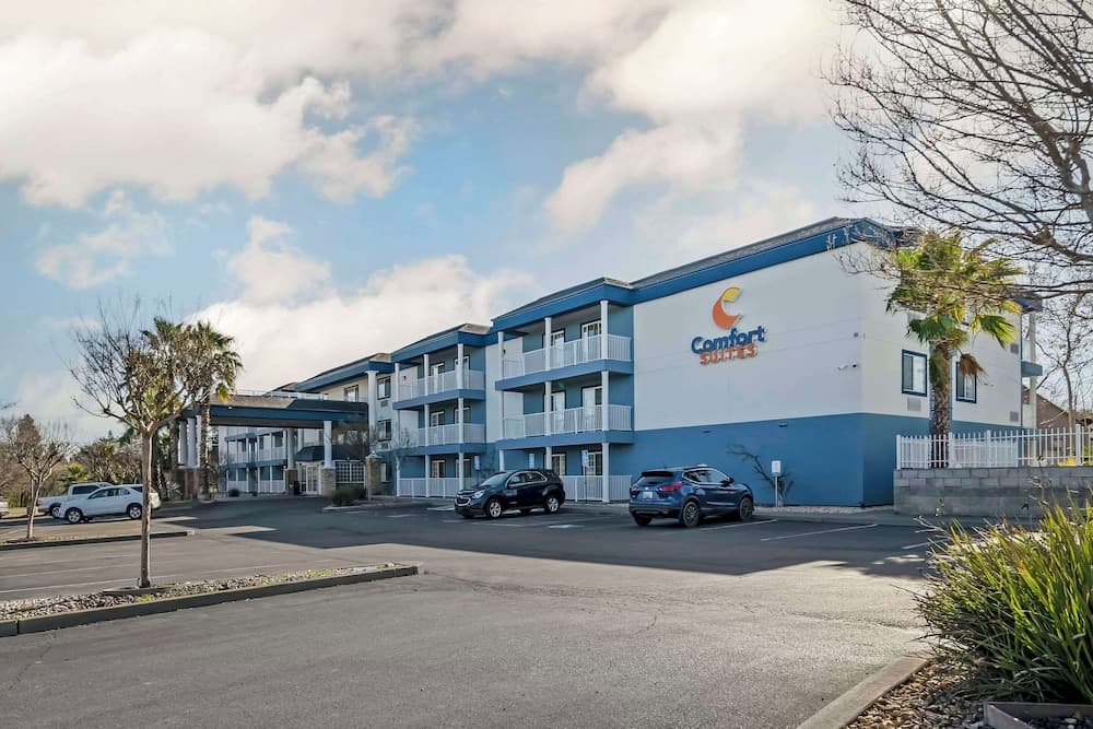Comfort Suites Red Bluff near I-5