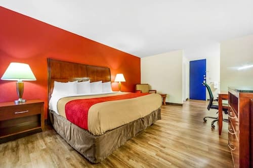 Econo Lodge Inn & Suites Brookings