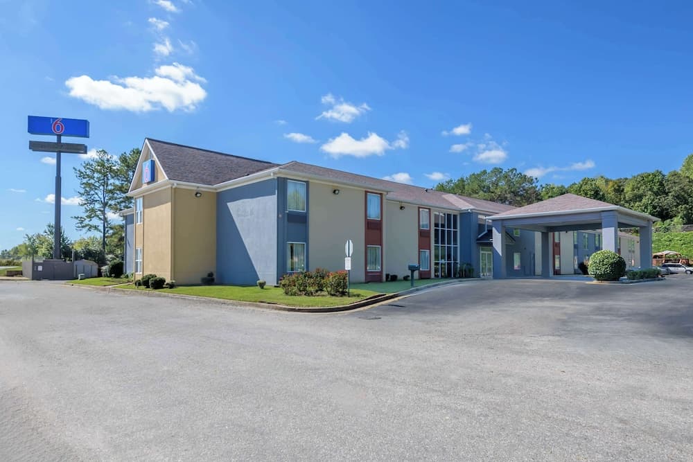 Motel 6 Dawsonville, GA - North GA Premium Outlets