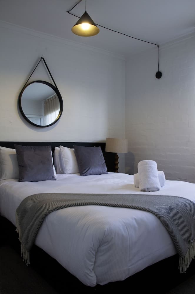 SoYa on Davis Apartment Hotel