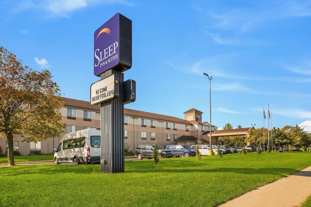 Sleep Inn & Suites - Airport