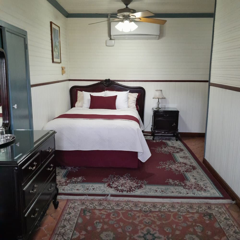 Santo Tomas Hotel