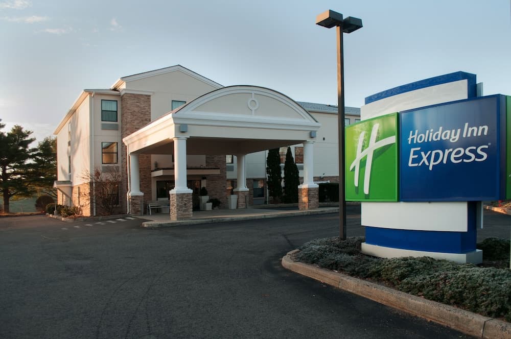 Holiday Inn Express Vernon - Manchester by IHG
