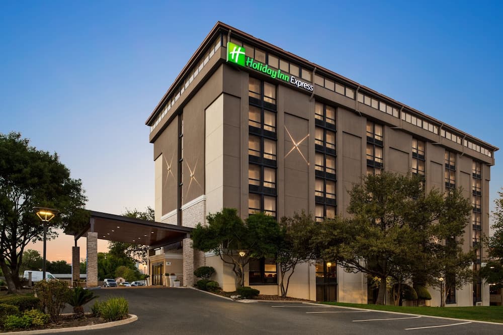 Holiday Inn Express San Antonio-Airport by IHG