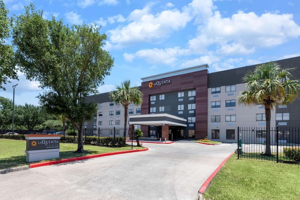La Quinta Inn & Suites by Wyndham Houston NW Brookhollow