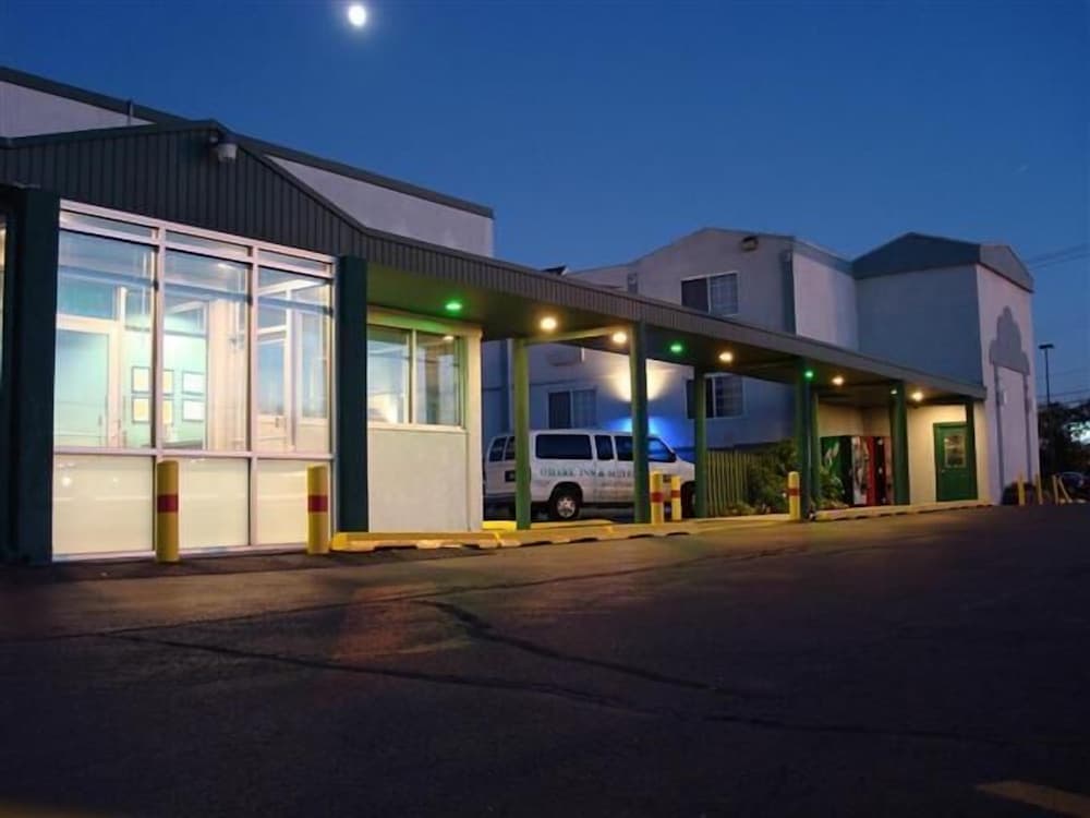 O'Hare Inn & Suites