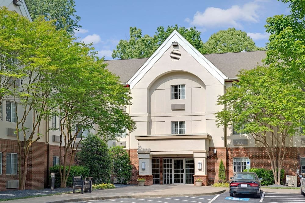 Suburban Studios Charlotte – Executive Park