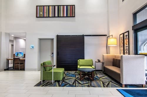Holiday Inn Express & Suites Indianapolis Northwest by IHG