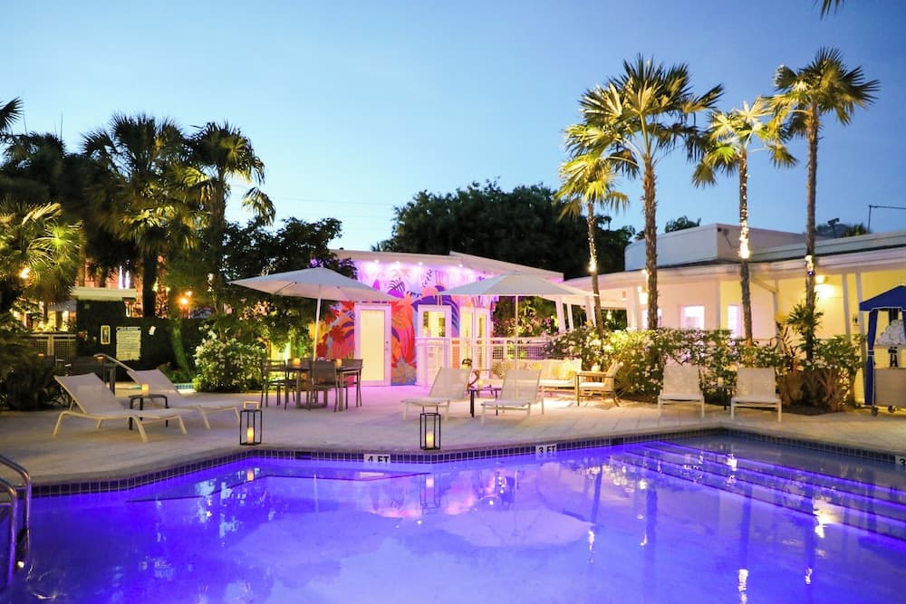 Orchid Key Inn - Adults Only