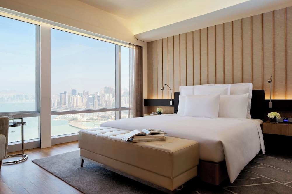 Renaissance Hong Kong Harbour View Hotel