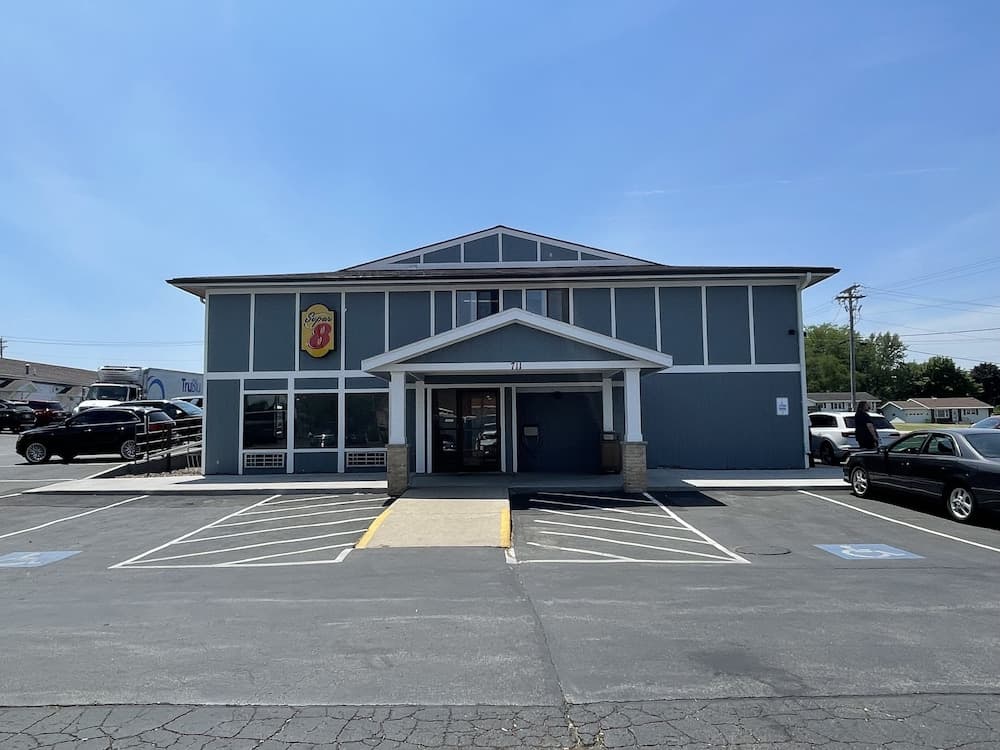 Super 8 by Wyndham Beaver Dam