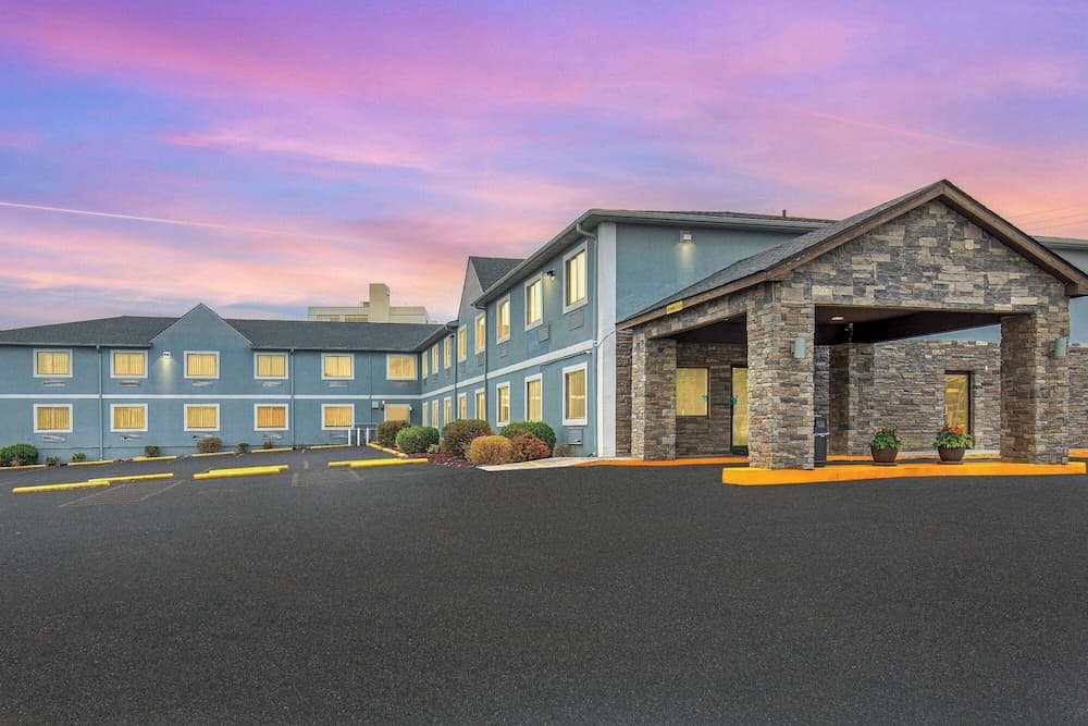 Super 8 by Wyndham Somerset