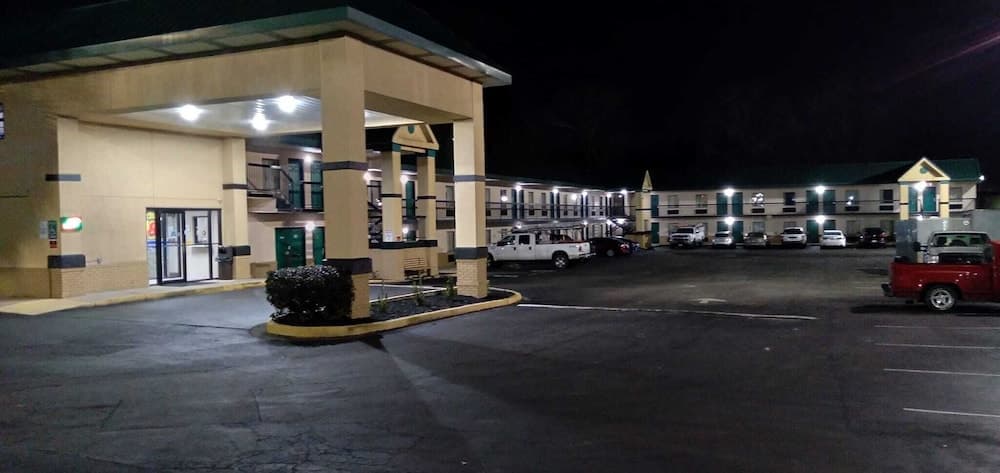 Super 8 by Wyndham Columbia