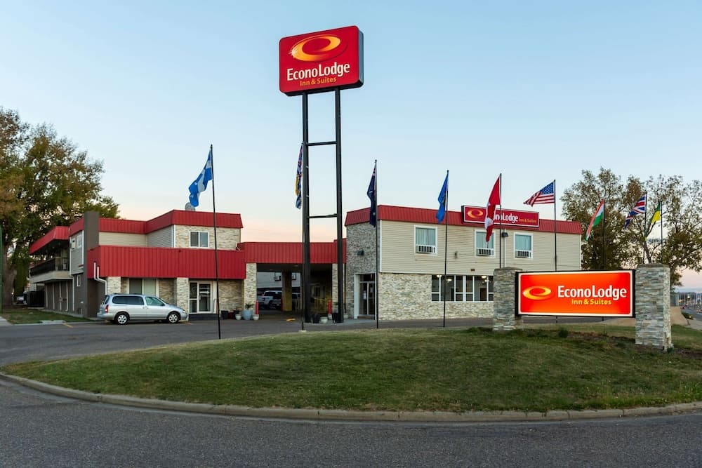 Econo Lodge Inn & Suites